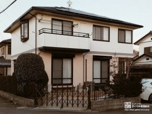 優しい色合いの外壁とアクセントカラーを屋根に取り入れた外壁・屋根塗装