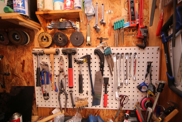 外壁塗装で使われている道具とは？職人さんが塗装に使う道具を工程や 