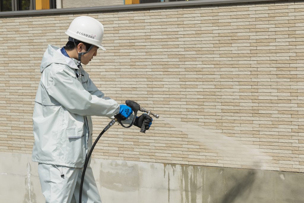 高圧洗浄ってなに？～外装工事に必須の工程を紹介！| さくら外壁塗装店（外壁塗装リフォーム工事専門店）
