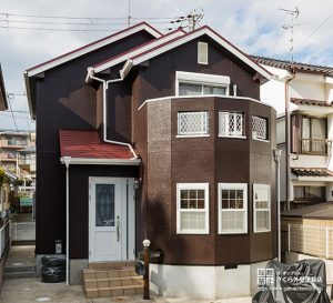 屋根と外壁の色がマッチしたお住まい