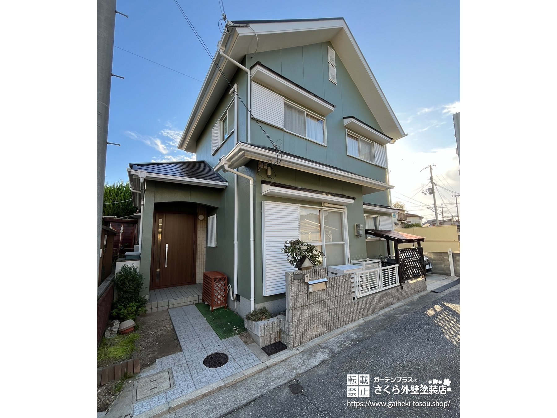 彩度を抑えたくすみグリーンの家