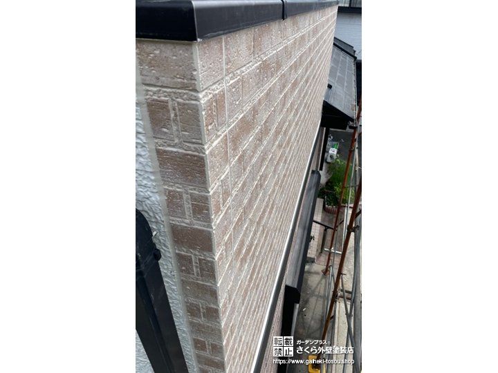 優しい風合いのレンガ調サイディングであしらったベランダ袖壁塗装 さくら外壁塗装店 外壁塗装リフォーム工事専門店