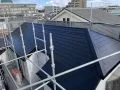 建物全体の屋根 汚れを落とし、光沢のあるブラックに再塗装。[塗装後]