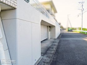 シンプルなコンクリート打ちっぱなしの趣を残した外壁塗装