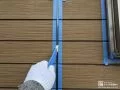 コーキング打ち換え 外壁材は、紫外線・雨風・地震などにより伸縮したり、ズレたりすることがあります。コーキングは外壁材のズレを吸収してくれる大切な役割を担ってくれます。[外壁コーキング打ち換え]