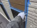 コーキング打ち換え 外壁材は、紫外線・雨風・地震などにより伸縮したり、ズレたりすることがあります。コーキングは外壁材のズレを吸収してくれる大切な役割を担ってくれます。[コーキング打ち換え]