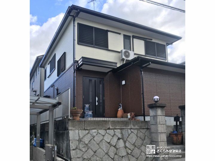 白とブラウンのツートンカラーが重厚感を演出する外壁塗装 さくら外壁塗装店