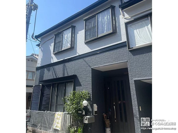 No.413 ホワイトとグレーのツートンカラー外壁が爽やかな外壁・屋根塗装工事[塗装後]