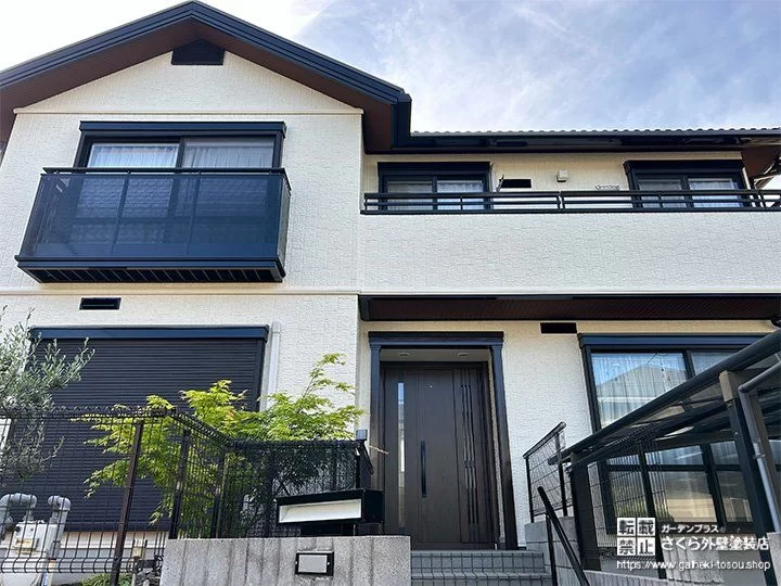 No.415 ホワイトの外壁にブラックの差し色が映える外壁塗装・屋根塗装[塗装後]
