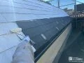 屋根塗装の様子 コケ等が付着し劣化が進んでいた屋根を塗装メンテナンスしました[屋根 下塗り]