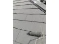屋根塗装の様子 外壁と合わせて屋根の塗装も行いました。[屋根塗装 中塗り]