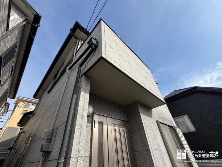 No.533 鮮やかな水色が爽やかな印象を与える外壁塗装・屋根塗装工事[塗装前]
