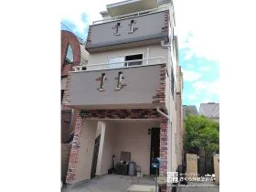 ベージュとクリームのツートンデザインがあたたかみを生み出す外壁塗装・屋根塗装工事