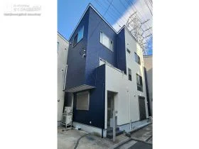 ブルーと白のツートンデザインが鮮やかな外壁塗装・屋根塗装工事