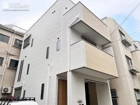 ツートンデザインが柔らかな印象を与えるお住まいの外壁塗装工事