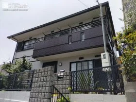 ホワイトとダークブラウンのツートンデザインがおしゃれな外壁塗装・屋根塗装工事