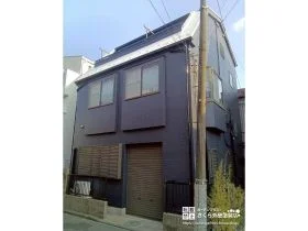 ネイビーの外壁とホワイトの屋根で見た目が一新した外壁塗装・屋根塗装工事