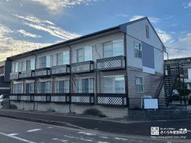 ホワイト×ブラウンでナチュラルな外観に整えた外壁塗装・屋根塗装工事