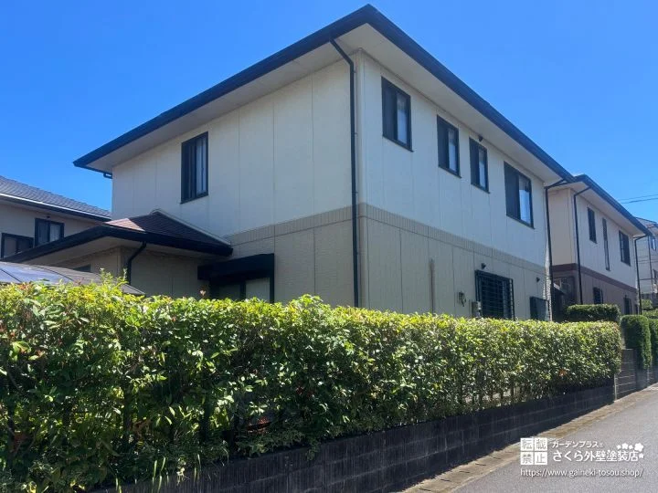 No.570 築20年超の外壁を明るく一新！屋根の遮熱対策も叶える外壁塗装・屋根塗装工事[塗装前]