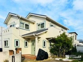 塗装できない屋根を金属カバー工法で再生！クリーム色が映える外壁塗装・屋根カバー工法工事