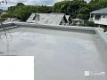 陸屋根ウレタン防水 経年劣化によりひび割れや汚れが見られる陸屋根のウレタン防水工事を行いました。[トップコート塗布]
