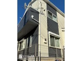 ホワイト×グレーのツートンで仕上げた外壁塗装工事