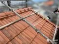 屋根塗装 高圧洗浄から上塗りまで丁寧に行い、美しい赤色の屋根に仕上げました。[高圧洗浄]