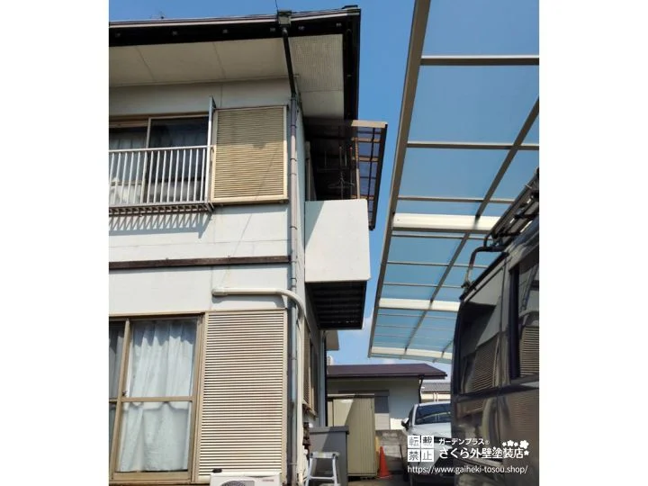 No.586 アイボリー×白×黒の配色で整えた外壁塗装・屋根塗装工事[塗装前]