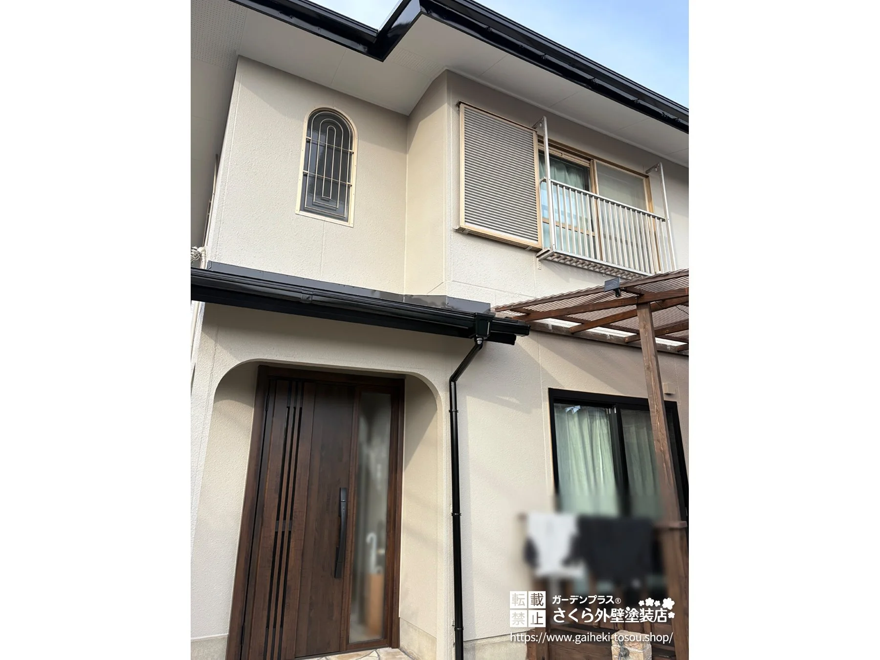 No.586 アイボリー×白×黒の配色で整えた外壁塗装・屋根塗装工事[塗装後]