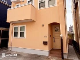 中古物件購入後のリフォーム！オレンジ外壁×スーパーガルテクトを使った屋根カバー工法