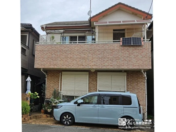 No.591 レンガ調を活かすクリアー塗装×グリーンのツートンで上品に仕上げた外壁塗装・屋根塗装工事[塗装前]