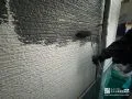 外壁塗装① 各工程を丁寧に施工し、新築のような輝きを取り戻した外壁塗装工事です。[中塗り]