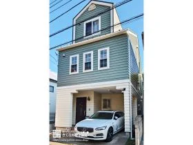 やさしいグリーンとアイボリーが調和する外壁塗装工事