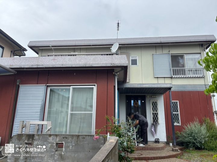 No.606 ホワイト×グレージュのツートンで上品に仕上げた外壁塗装工事[塗装前]