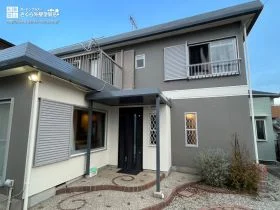 ホワイト×グレージュのツートンで上品に仕上げた外壁塗装工事