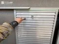 雨戸塗装 色あせや汚れが目立つ雨戸も丁寧にメンテナンスしました。[雨戸・上塗り]