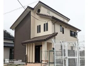 無機塗料で仕上げたベージュ×ブラウンツートンの外壁塗装工事