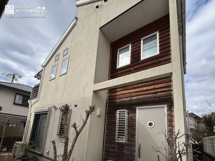 No.610 ラジカル×無機で耐久性アップ！木部を活かしたベージュの外壁塗装・屋根塗装工事[塗装前]