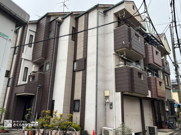 No.614 異なる外壁材に最適施工｜意匠性を守りながら美しく整えた外壁塗装・屋根塗装工事[塗装前]