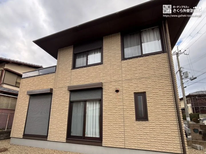 No.622 上品なベージュで仕上げた外壁塗装・屋根カバー工事[塗装前]