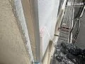 外壁塗装① 経年の汚れが目立っていた外壁を丁寧に塗り替えました。[外壁（吹き付け部）・下塗り]