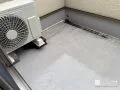 バルコニー床塗装 バルコニー床までしっかり塗装し住まい全体を美しく整えました。[バルコニー床・塗装前]