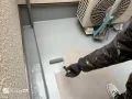 バルコニー床塗装 バルコニー床までしっかり塗装し住まい全体を美しく整えました。[バルコニー床・塗装中]