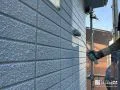 外壁塗装 爽やかなブルーで清潔感が際立つ仕上がりとなりました。[外壁・上塗り]