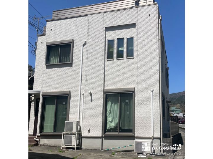 No.632 ダークカラーのツートンで高級感あふれる外観へ一新した外壁塗装工事[塗装前]