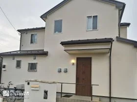 ジョリパットの風合いを活かしたベージュの外壁塗装・屋根塗装工事