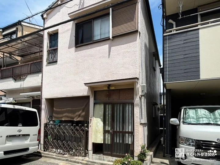 No.639 艶やかなオレンジの外壁が目を引く外壁塗装と屋根瓦修理工事[塗装前]