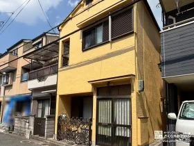 艶やかなオレンジの外壁が目を引く外壁塗装と屋根瓦修理工事