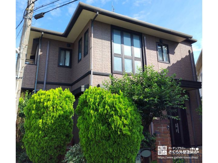 No.640 レンガ調の外構に映えるブラウンの外壁塗装・屋根塗装工事[塗装前]