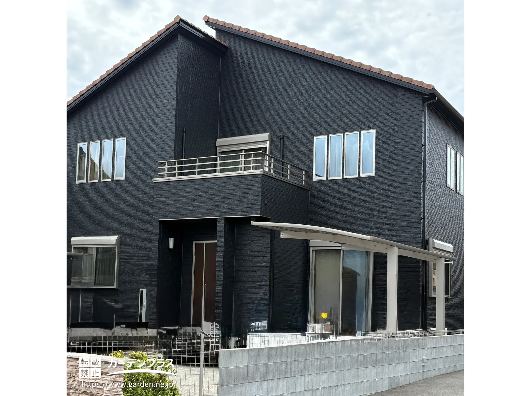 No.646 モダンで洗練されたブラックの外壁に生まれ変わった外壁塗装工事[塗装後]